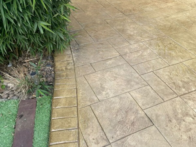 Patio reselling brought this old tired patio back to life in the Northenden area of Manchester with a full acid wash and jet wash.